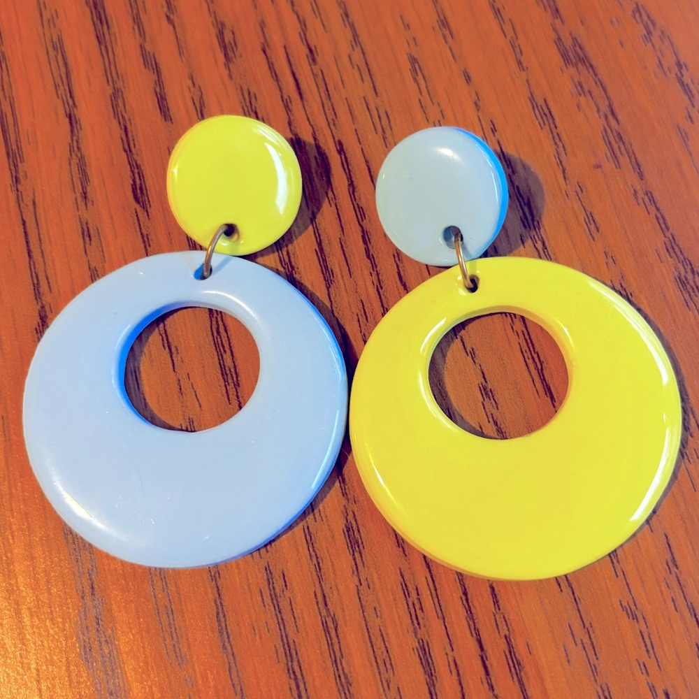 Blush Daisy Mod Hoop stud earrings